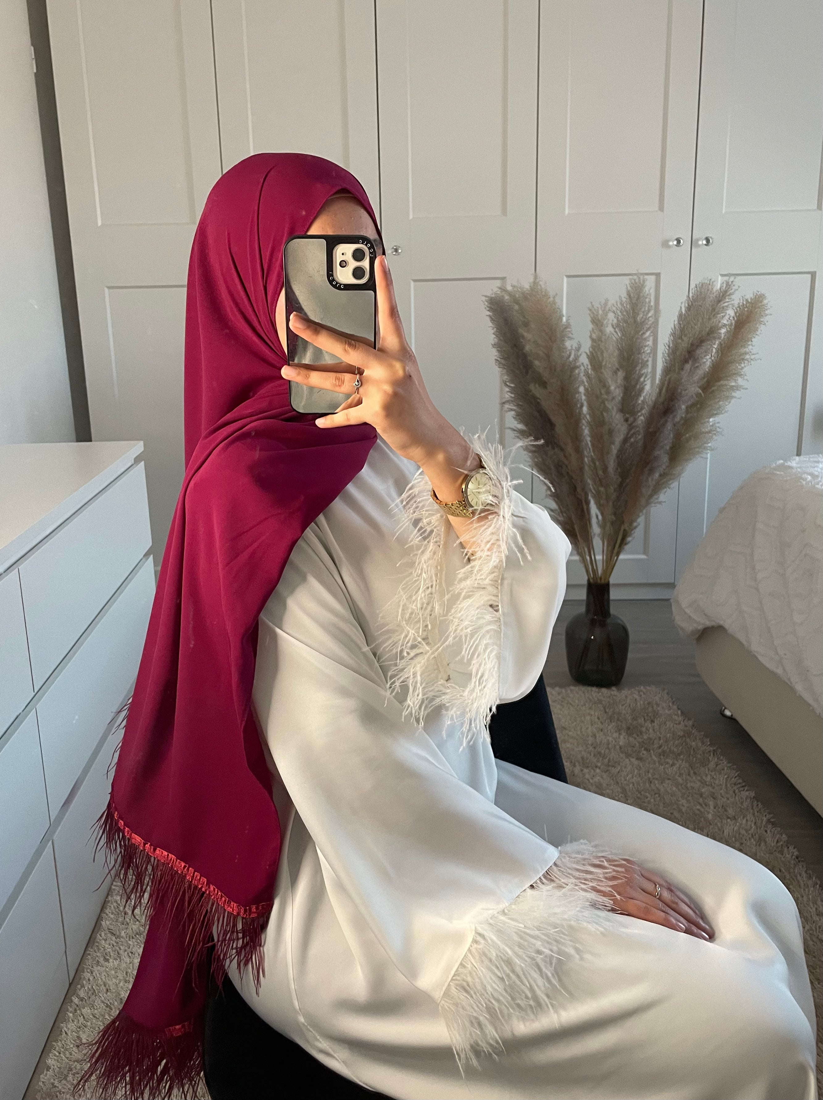 Hijab à plumes