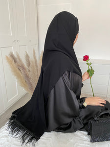 Hijab à plumes